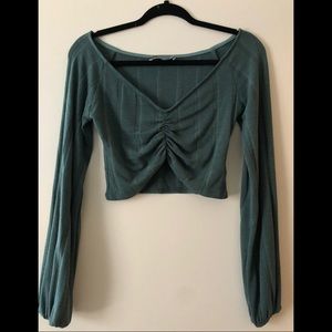 Cropped long sleeve top.